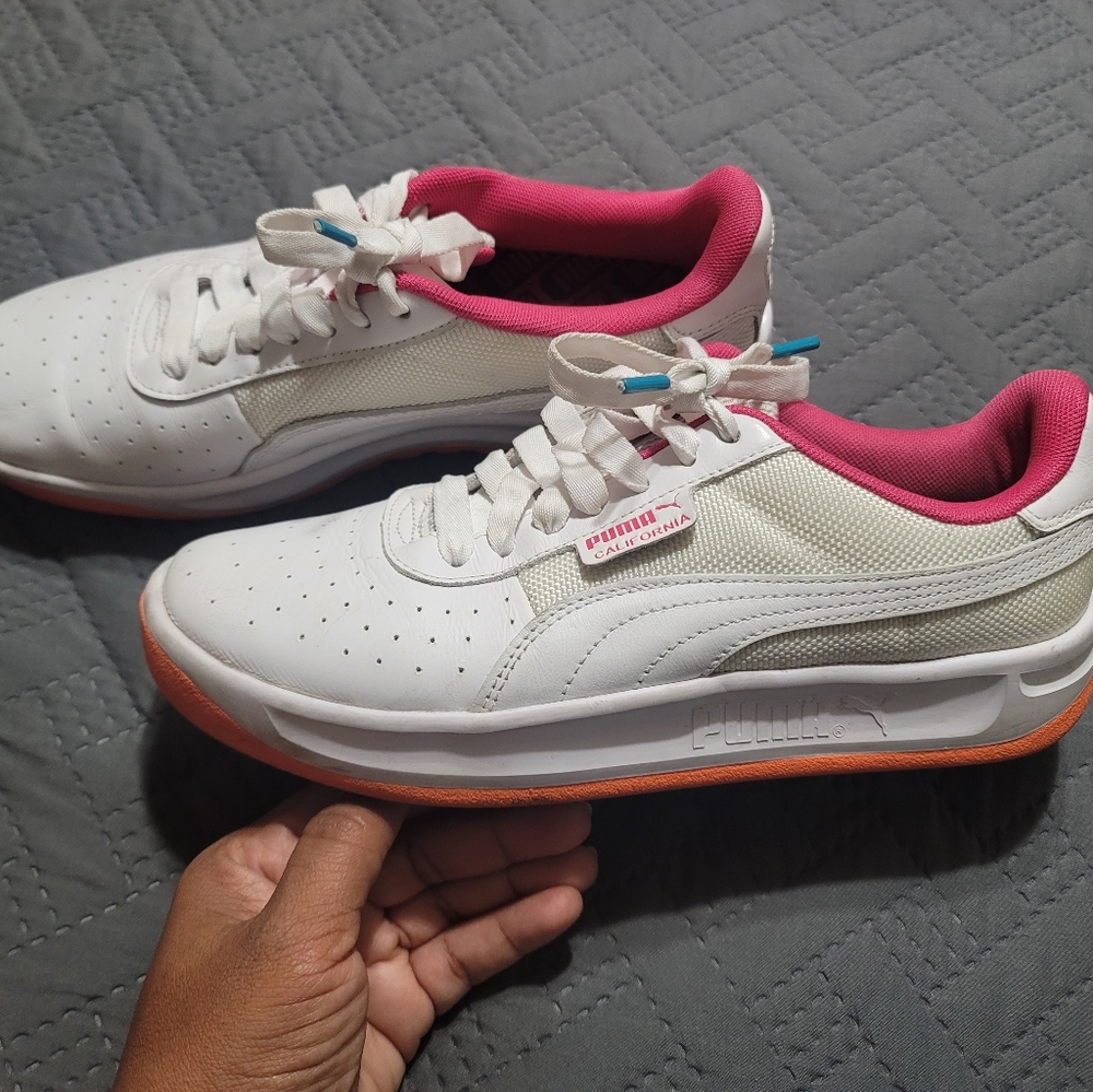 8.5 Womens White/Pink/Orange PUMAS